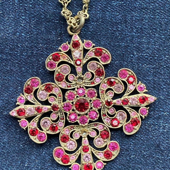 necklace with pink and ruby colored stones. - Picture 6 of 14